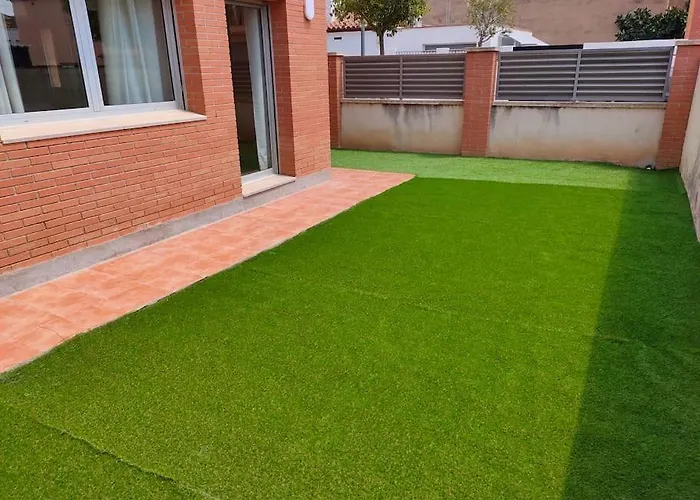 Chalet Amplio Con Jardin Y Zona Barbacoa.