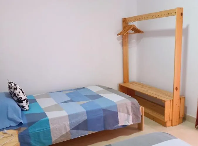 Chalet Amplio Con Jardin Y Zona Barbacoa.